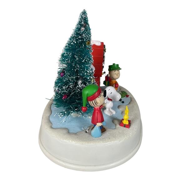 Kurt Adler 2014 Peanuts Animated Outdoor Scene Christmas Table Decor - Picture 5 of 10